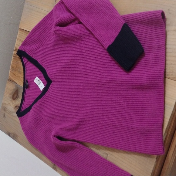 Talbots Purple Tipped V-neck Pullover Ribbed Knit Sweater Size M NWT - Picture 1 of 9